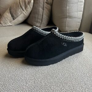 Black Ugg slippers